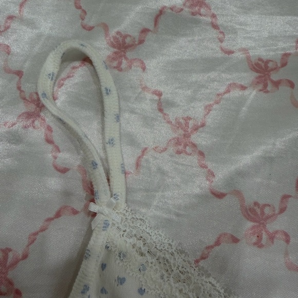 NWT Brandy Melville White with/ Blue Hearts Tank Top - Picture 3 of 4